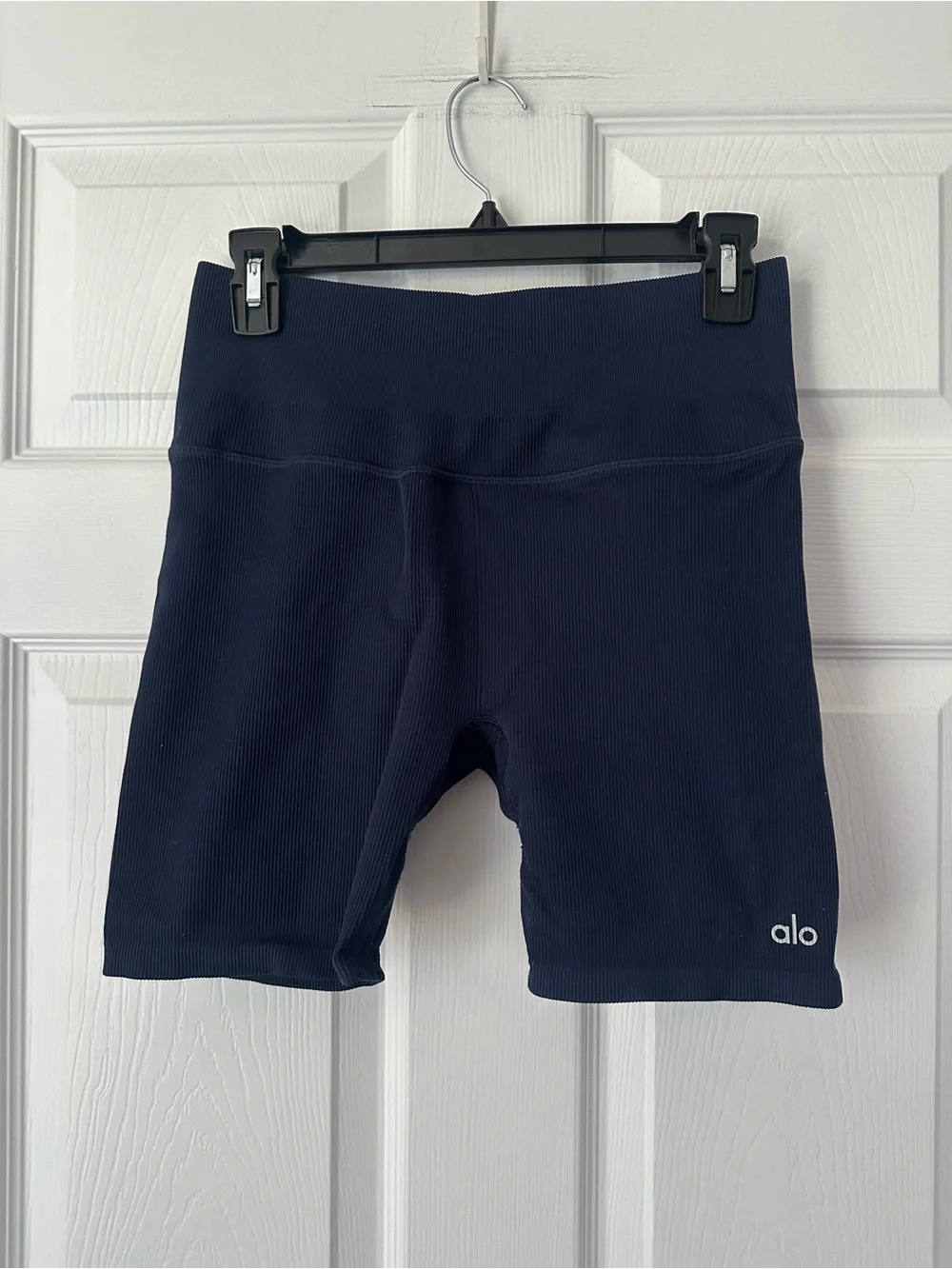 ALO YOGA Seamless Ribbed Favorite 5’’ Shorts - Medium